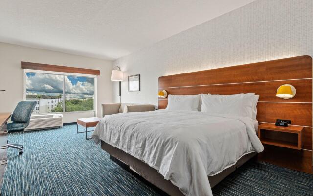 Holiday Inn Express & Suites Orlando - Lake Buena Vista, an IHG Hotel