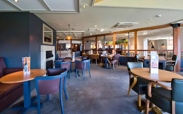 Premier Inn Livingston (M8/J3)