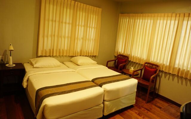 Baan Klang Aow Beach Resort