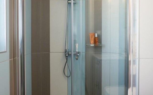 Seabreeze Villa - with Jacuzzi & heated pool