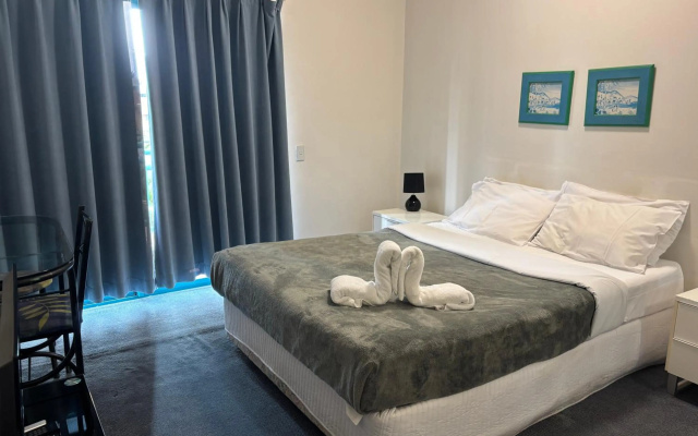 Aruba Surf Resort – Guest Rooms – Gold Coast