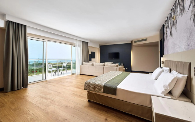 Seaden Sea World Resort & Spa