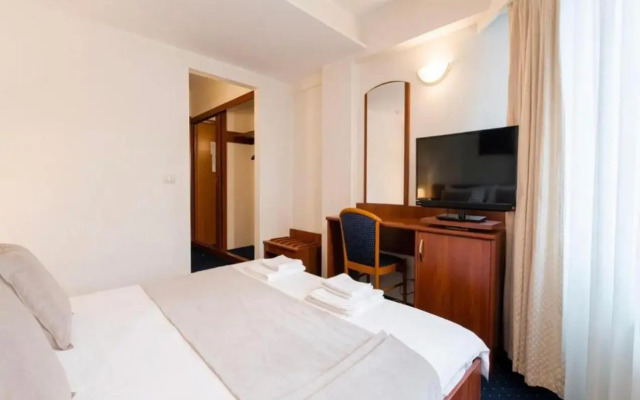 Hotel Pension De Lux