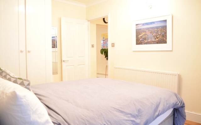 1 Bedroom Islington Flat With A Garden