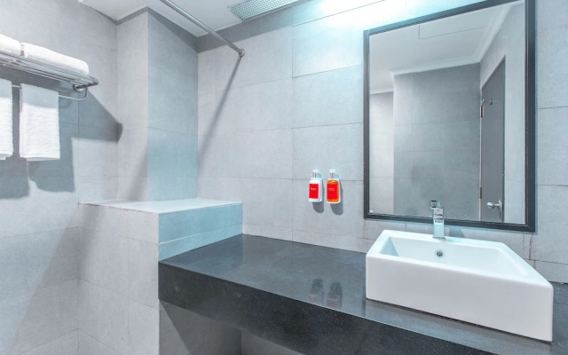 Super Oyo Townhouse 1 Hotel Salemba