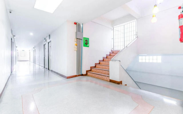 OYO 1161 Sathorn Mansion