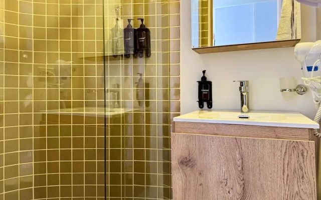 w Radiant 1BR in Santa Barbara