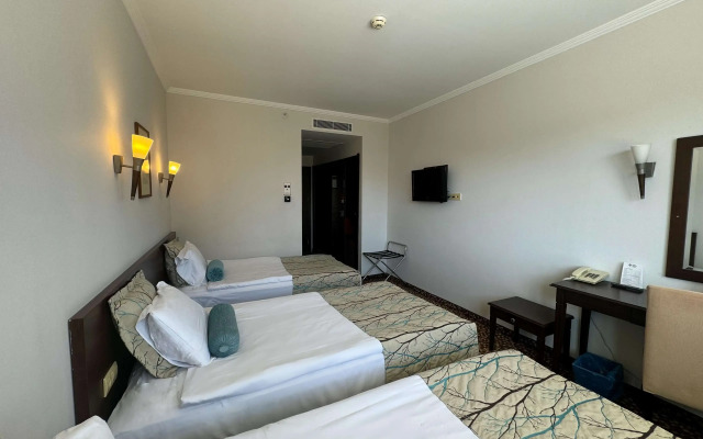 Best Western Plus Khan Hotel
