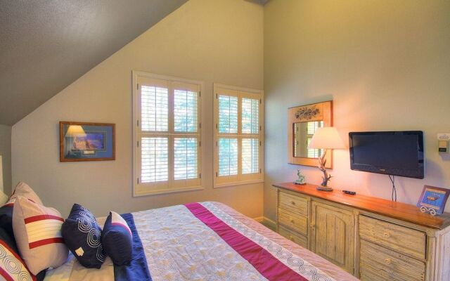 Bear Pine 4 Br home by RedAwning