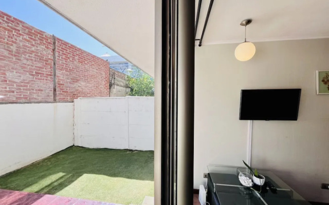 Urban Yard Bus Terminal Home Office Pool Wifi