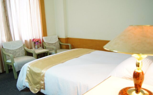 Famouse Hotel