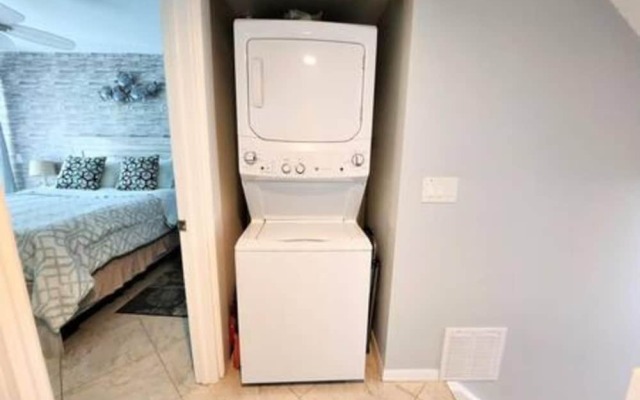 Multi-level Penthouse Deluxe - Sleeps 7 Pe112