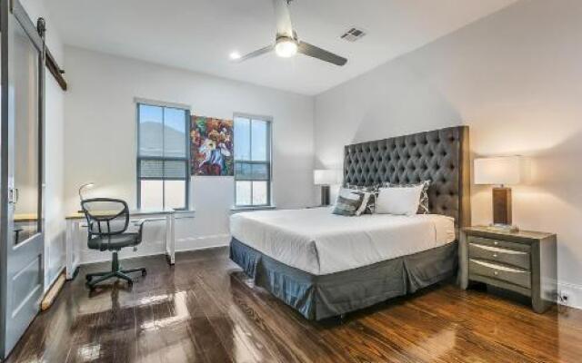 Luxury Loft-Style 3BR Townhouse by Hosteeva