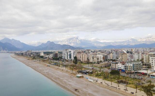 Flat With Terrace Next To Konyaalti Beach