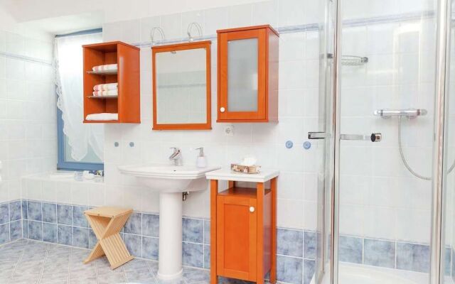 Villa mit Sauna und Garten