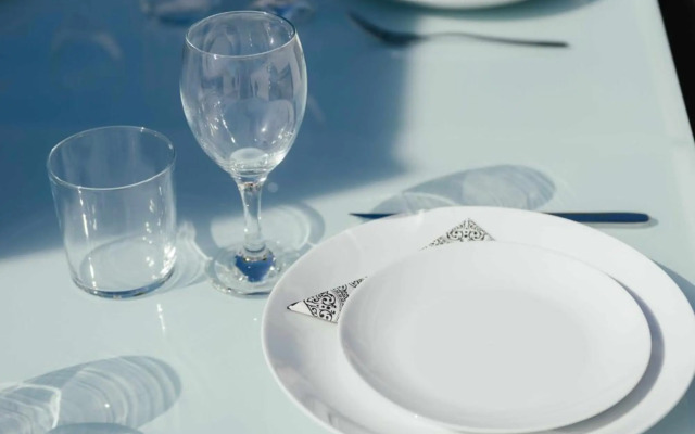 Stunning 2 bedroom apartment with Pool View