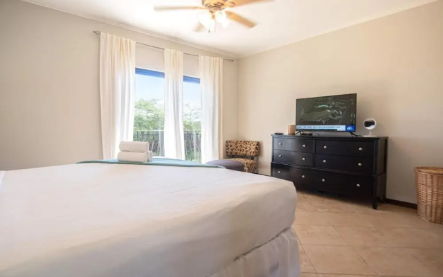 2BR 3BA GYM Pools 24 7 Security Restaurant