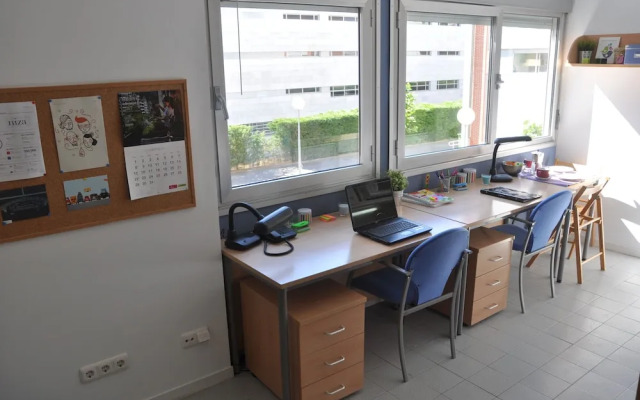 Residencia Universitaria Resa Tomás Alfaro Fournier - Centro Adscrito a REAJ - Campus Accomodation