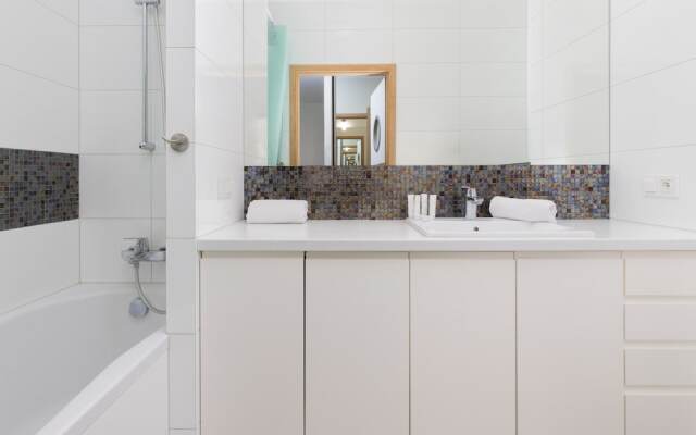 Albatross Towers Apartments by Renters