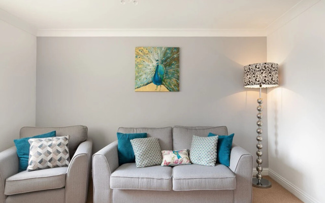 KVM - Peacock Apartment