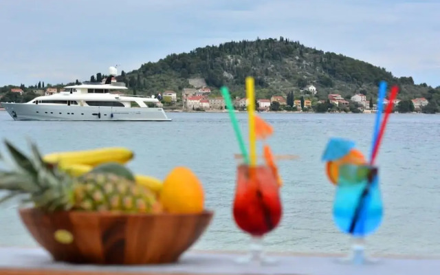 Luxury Beachfront Apartment, Sea Pearl