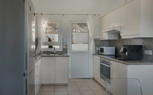 Phaedrus Living: Seaview Hilltop Maisonette
