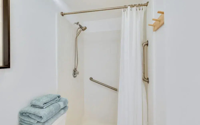 5 Mi to Dtwn Los Angeles: Apt w/ Outdoor Space!