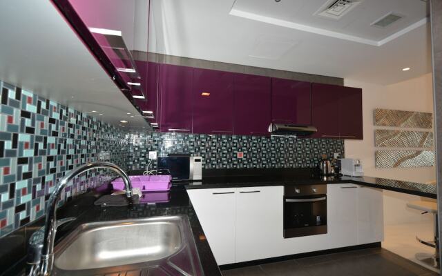 Cayan Tower by Deluxe Holiday Homes
