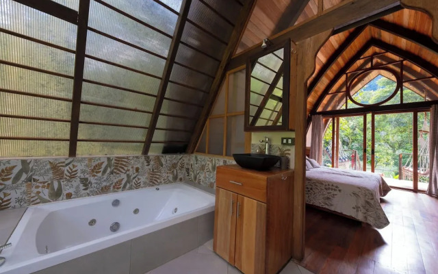 Sacha Urco Lodge Nature Hideaway Cabins