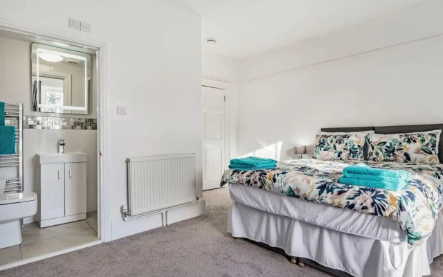 Lovely Period Villa Sleeps 8 Resting in Torquay