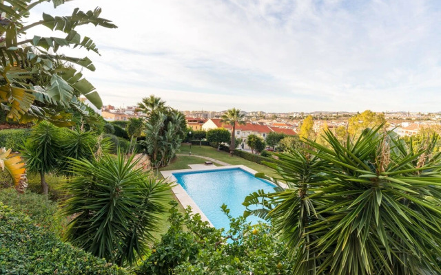 2-bed Apartment With Pool