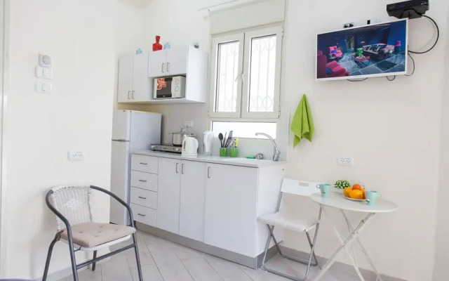 HaSharon, 29