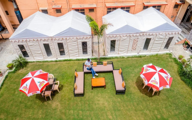 OYO 18825 Hotel Akshey