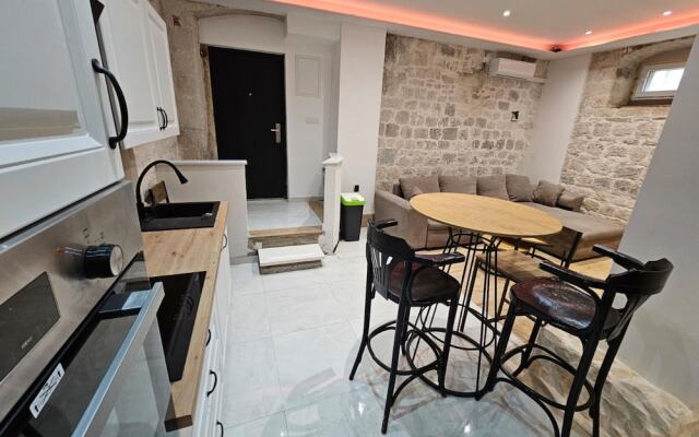 Apartment Antonio, on the Seafront With Garden