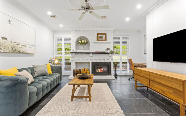 Tranquil Estate With Pool Heated Spa Gardens