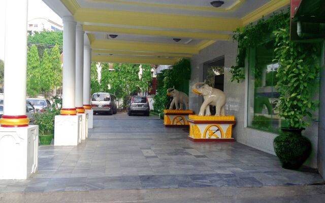 Royal White Elephant Hotel