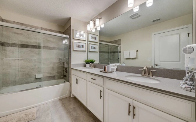 Elegant Home With Themed Bedrooms Near Disney