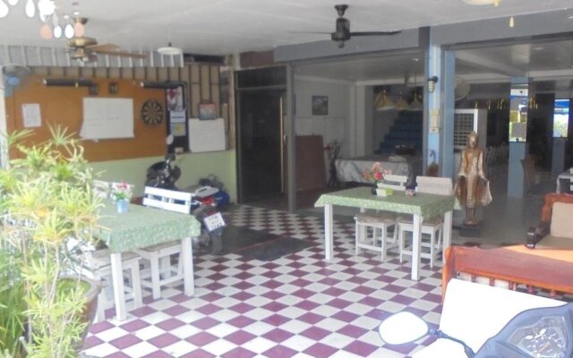 P.S. Guesthouse And Bar
