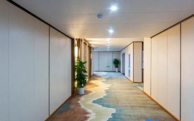 Jinhaoman International Hotel (Haining Zhejiang University International Campus)