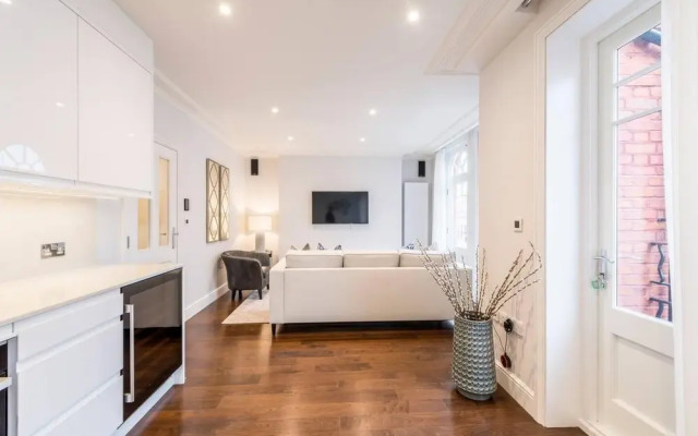 Light and Airy Central Three Bed Flat