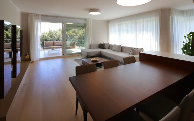 Stylish apartment 100m from the beach