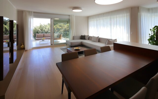 Stylish Apartment 100m from the Beach