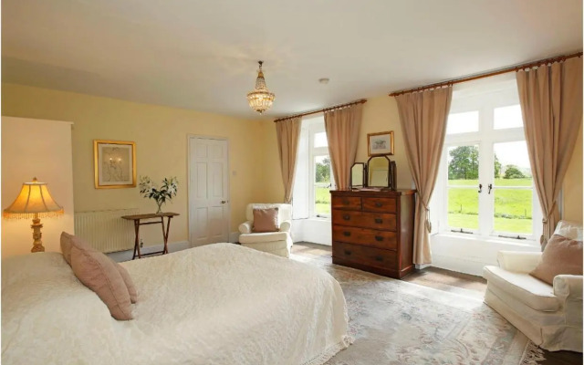 Newcourt Manor