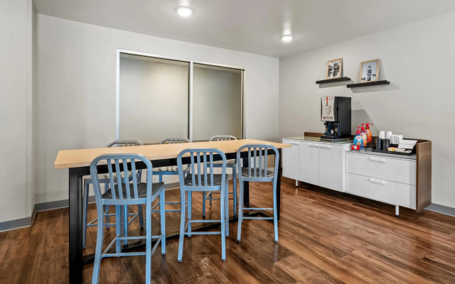 WoodSpring Suites Orlando East UCF