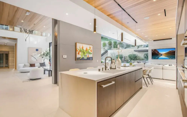 Hutton Modern