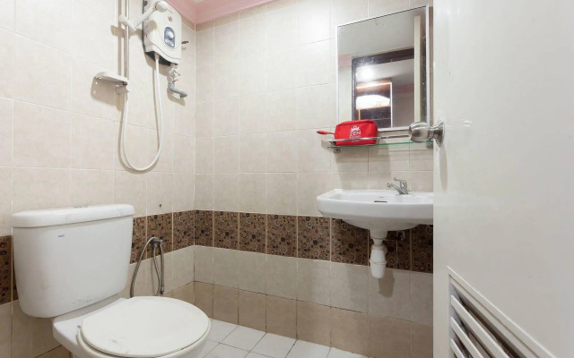 ZEN Rooms Near Jakel Mall