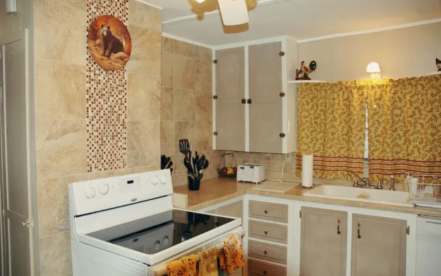 Bear Trap Apartments - Full Kitchen