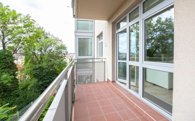 Luxurious apart.with swimming pool