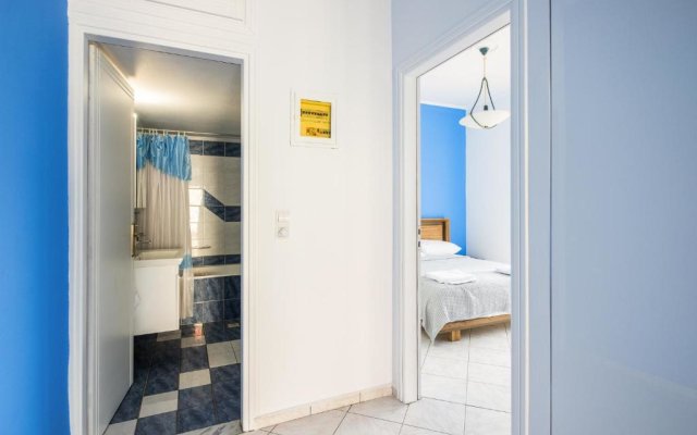 Blue & White lux flat, just 50 meters from beach!