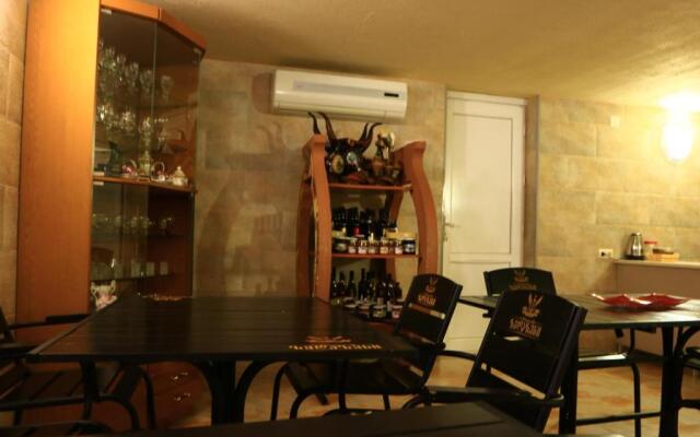 Rainbow Rooms Apart Hotel